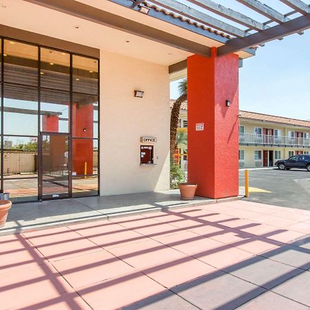 Baymont By Wyndham Bakersfield Hotel Exterior photo