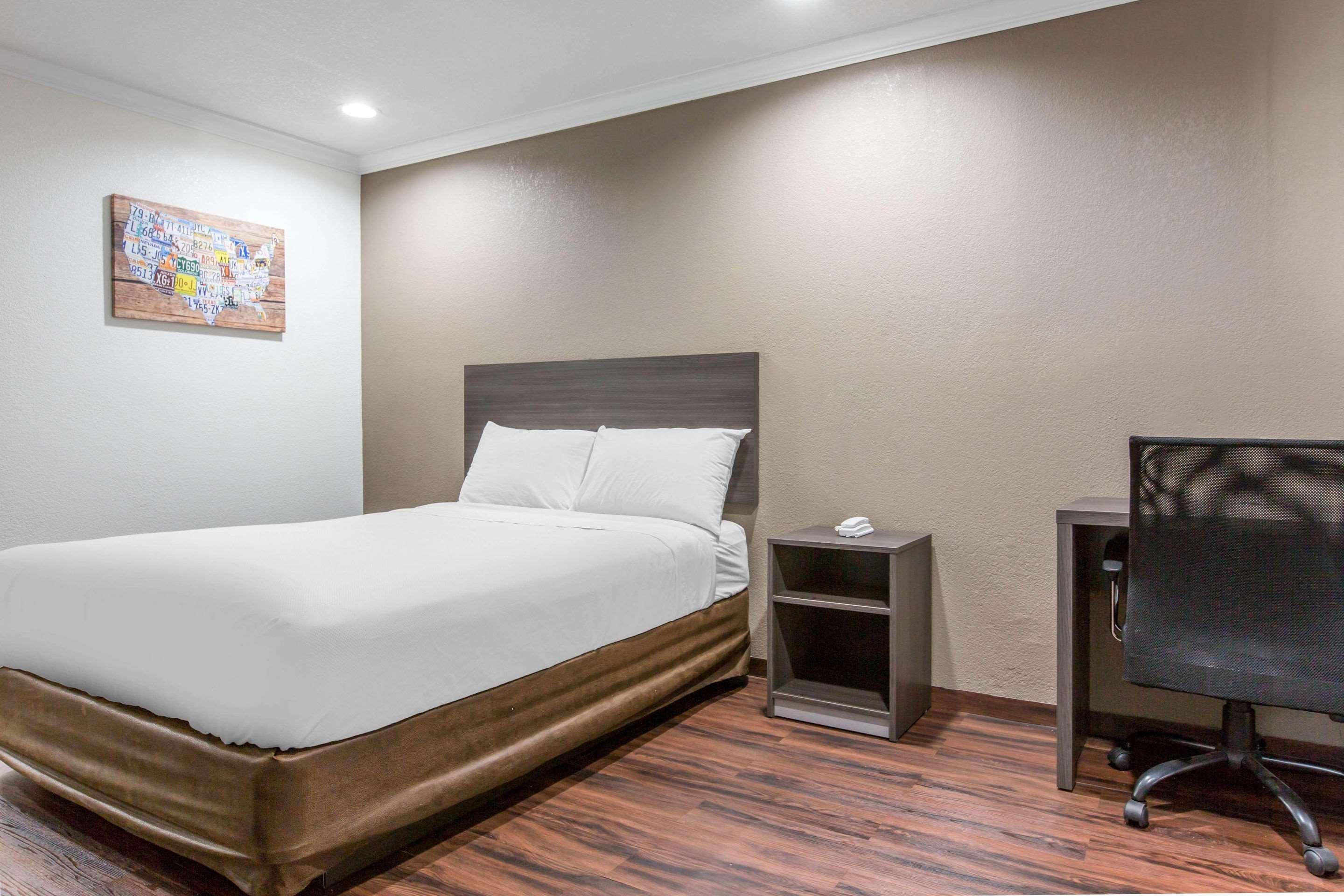 Baymont By Wyndham Bakersfield Hotel Exterior photo