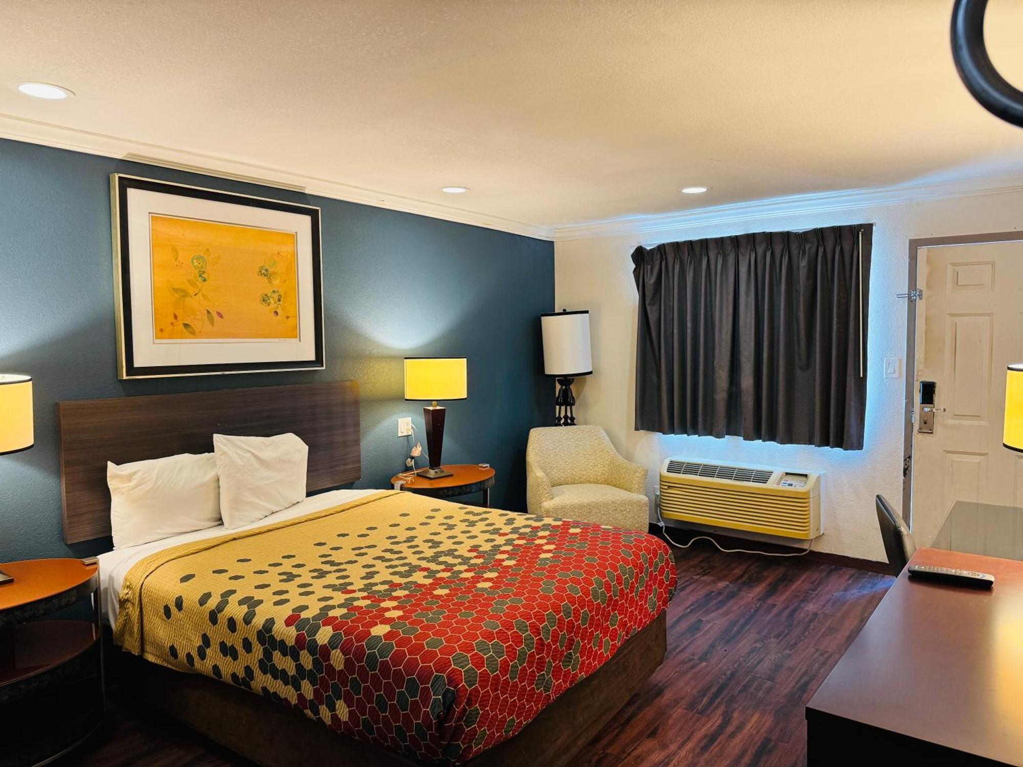 Baymont By Wyndham Bakersfield Hotel Exterior photo