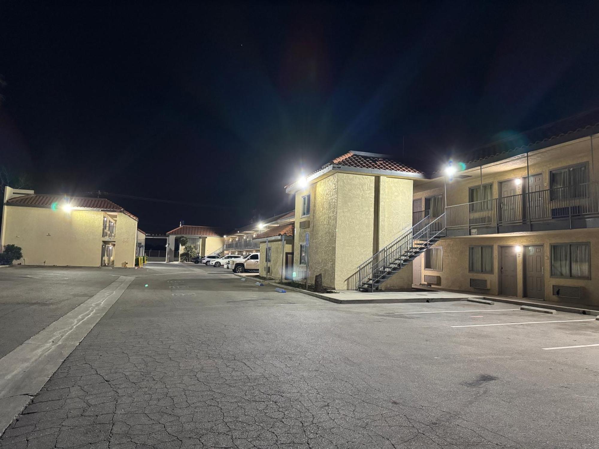 Baymont By Wyndham Bakersfield Hotel Exterior photo