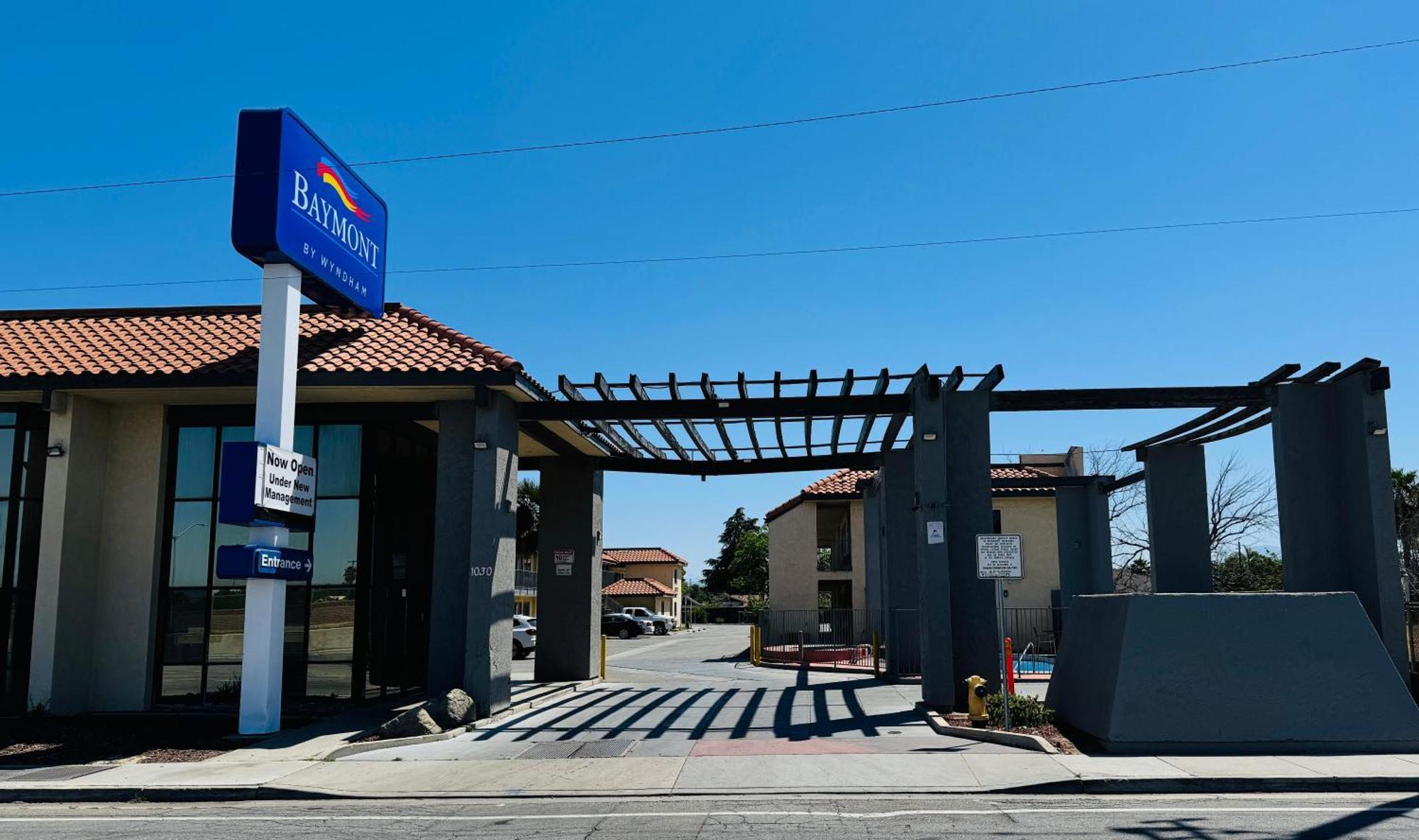Baymont By Wyndham Bakersfield Hotel Exterior photo