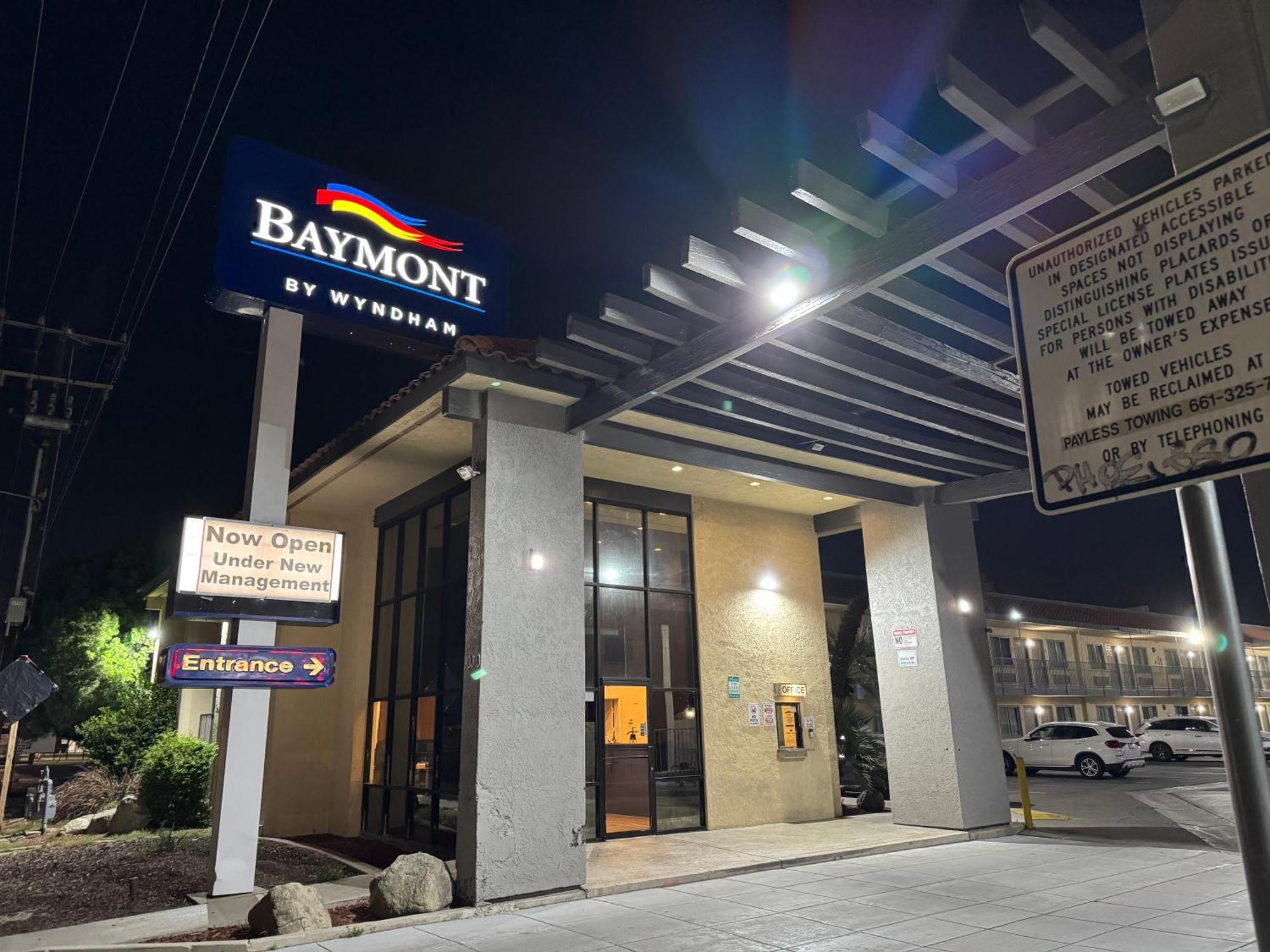 Baymont By Wyndham Bakersfield Hotel Exterior photo