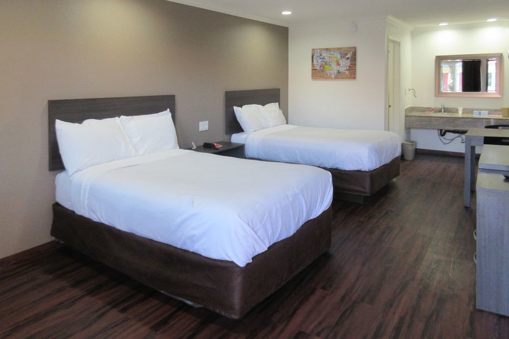 Baymont By Wyndham Bakersfield Hotel Exterior photo