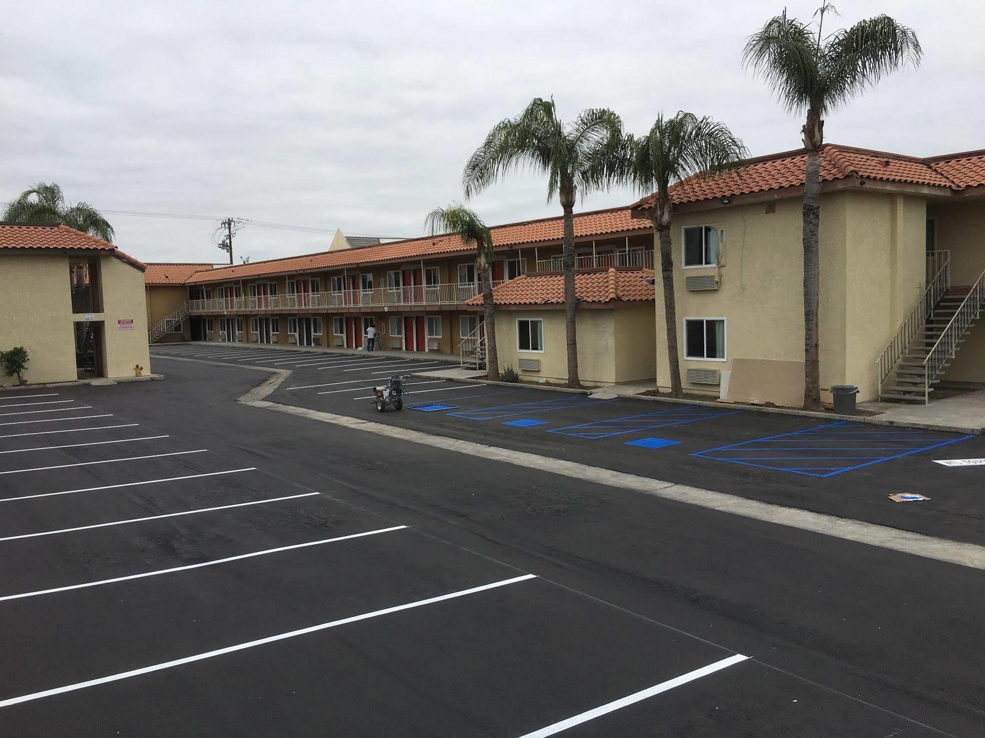 Baymont By Wyndham Bakersfield Hotel Exterior photo
